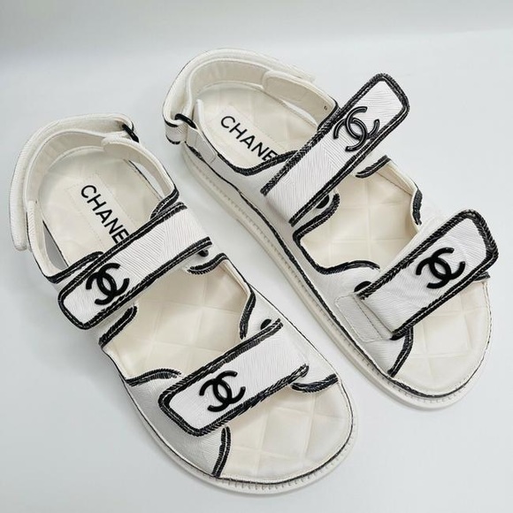 Chanel Dad Sandals NIB White Black Leather CC Logo Flats Strappy Sandals - Picture 6 of 9